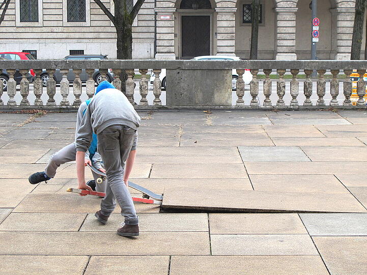 Lehel: Auf die Rampe, fertig, los! Hier haben sich Skater eine "wilde" Anlage gebaut.