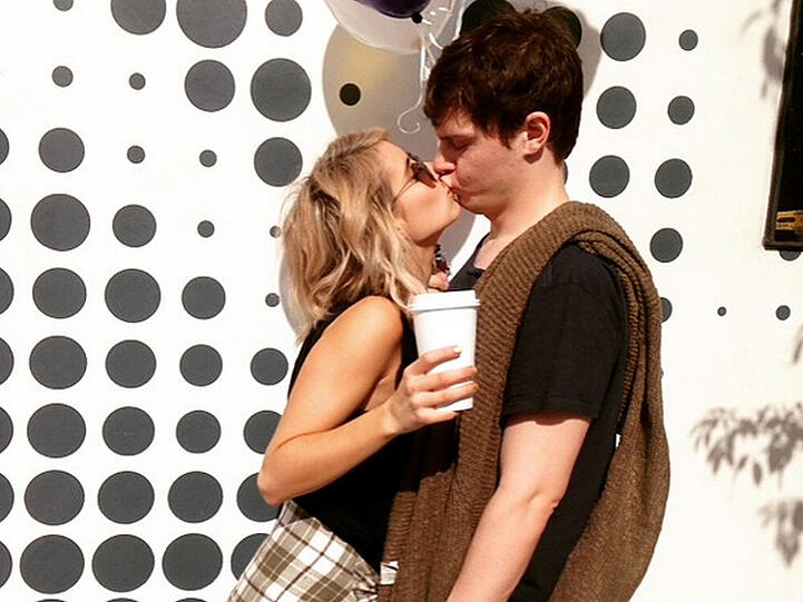 Emma Roberts und Evan Peters scheinen sehr glücklich zu sein