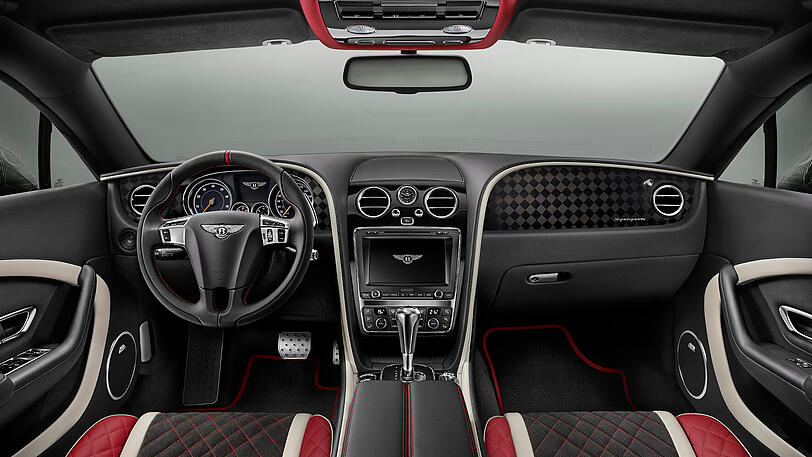 Bentley-typisch ist der Innenraum des Continental Supersports eine Wohlfühl-Oase mit exklusivsten Materialen und einem leichten Hauch von Luxus-Sportdress.