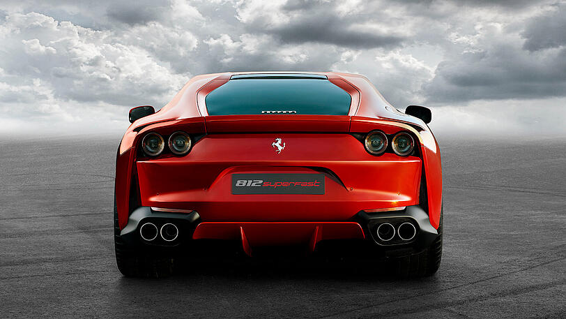 Genau so werden die meisten Autofahrer den Ferrari 812 Superfast sehen, sollte er ihnen auf freier Wildbahn begegnen - von hinten.