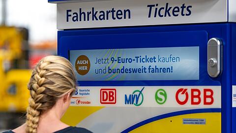 Kurz vor dem Auslaufen des 9-Euro-Tickets ziehen Naturschützer eine überwiegend positive Bilanz. (Symbolbild)