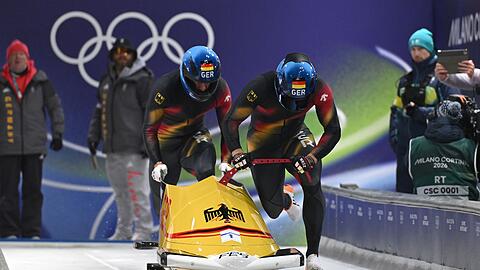 Johannes Lochner (Pilot) und Georg Fleischhauer legen gleich im ersten Lauf Start- und Bahnrekord hin.