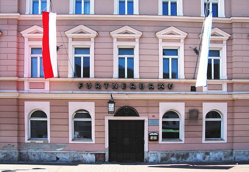 Das Geb&auml;ude mit der Aufschrift Furtner Br&auml;u in der Oberen Hauptstra&szlig;e in Freising.