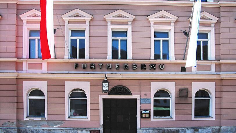 Das Geb&auml;ude mit der Aufschrift Furtner Br&auml;u in der Oberen Hauptstra&szlig;e in Freising.