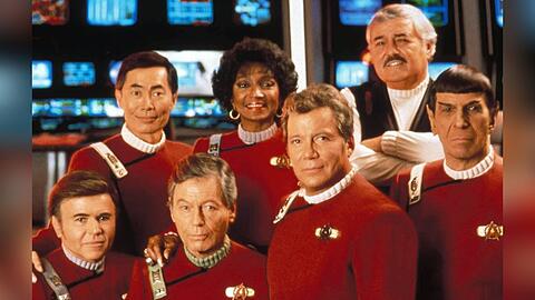 Die Kerncrew der originalen Enterprise rund um Captain James T. Kirk (William Shatner 2.v.r.).