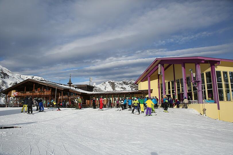 Zum Saison-Start schenkte die AZ 100 Lesern einen exklusiven Pistentag im Zillertal. Die Bilder von der Skigaudi in Hochfügen.
