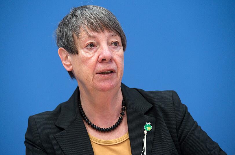 Bundesumweltministerin Barbara Hendricks bringt eine Strafabgabe für Spritfresser ins Gespräch.