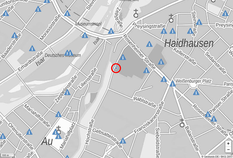 Die Karte zeigt die Mobilfunkmasten in der Nähe des Unfallorts in der Hochstraße. Der Vorfall ereignete sich ungefähr am roten Kreis. Ein Dreieck steht für eine Funkzelle.