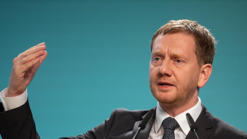Der sächsische Ministerpräsident Michael Kretschmer (CDU) will eine Kenia-Koalition mit Grünen und SPD bilden.. Der sächsische Ministerpräsident Michael Kretschmer (CDU) will eine Kenia-Koalition mit Grünen und SPD bilden..