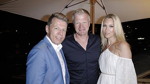 Oliver Kahn (Mitte) mit Bruder Axel (l.) und Ehefrau Svenja.