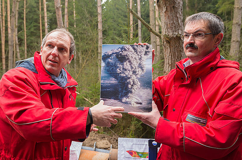 Der leitende Regierungsdirektor des Bayerischen Landesamtes für Umwelt, Roland Eichhorn (l), und Regierungsdirektor Johann Rohrmüller.