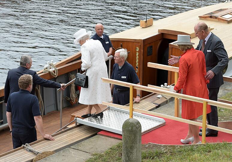 Die Queen begeistert bei ihrem Staatsbesuch in Berlin am Mittwoch die Massen. Die Bilder des Tages.