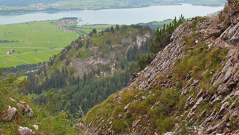 Die Frau aus Bonn stürzte in den Ammergauer Alpen 200 Meter in die Tiefe (Symbolbild). Die Frau aus Bonn stürzte in den Ammergauer Alpen 200 Meter in die Tiefe (Symbolbild).
