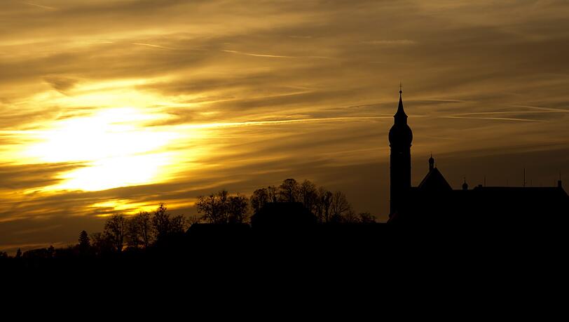 Das Kloster Andechs im Sonnenuntergang. Das Kloster Andechs im Sonnenuntergang.