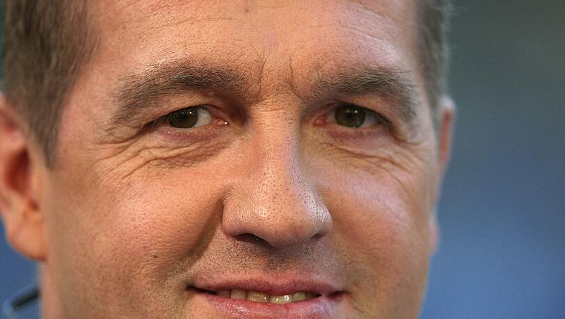 Der ehemalige FC Bayern-Spieler Thomas Strunz sieht den kommenden Konkurrenzkampf beim FC Bayern positiv. Der ehemalige FC Bayern-Spieler Thomas Strunz sieht den kommenden Konkurrenzkampf beim FC Bayern positiv.