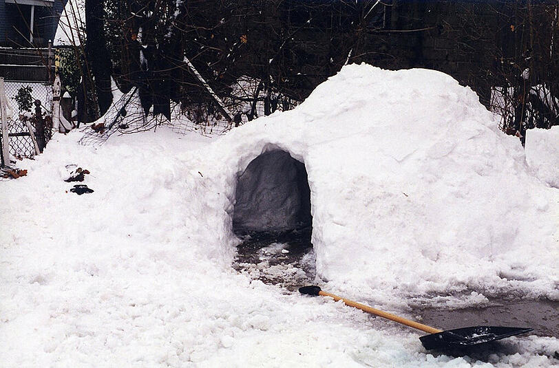 Außergewöhnlicher Spaß im Schnee: Iglu bauen.