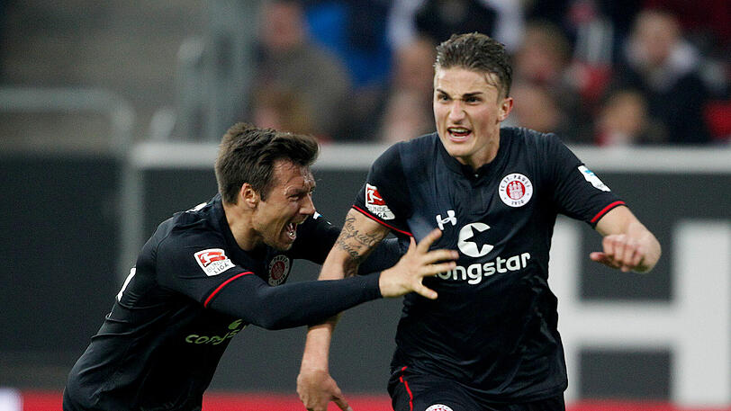 St. Pauli feiert eine wichtigen Sieg im Abstiegskampf.