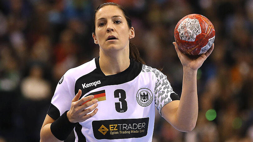 Isabell Klein und die deutsche Mannschaft erwartet bei der WM ein bunter Gegner-Mix aus drei Kontinenten. Los geht es afrikanisch gegen Kamerun. In den Duellen mit Südkorea und China wird es asiatisch. Zwei Rivalen kommen aus Europa: Serbien und zum Abschluss der Vorrunde der WM-Zweite Niederlande.