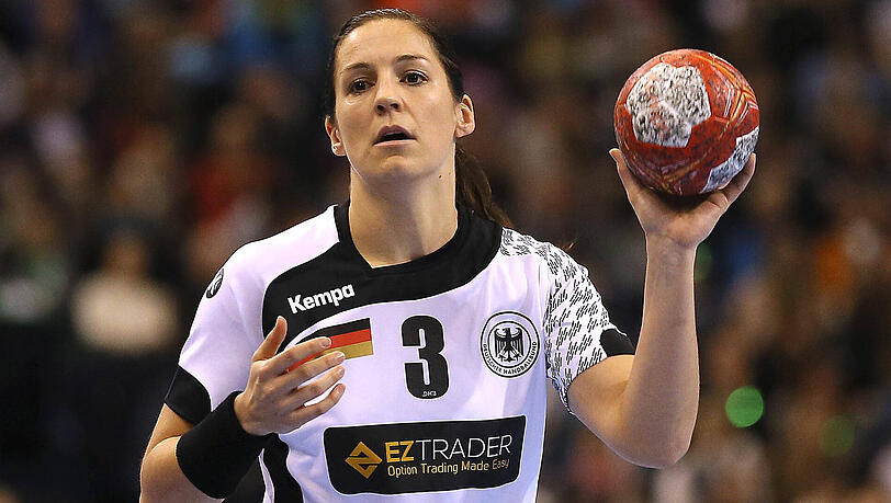 Isabell Klein und die deutsche Mannschaft erwartet bei der WM ein bunter Gegner-Mix aus drei Kontinenten. Los geht es afrikanisch gegen Kamerun. In den Duellen mit Südkorea und China wird es asiatisch. Zwei Rivalen kommen aus Europa: Serbien und zum Abschluss der Vorrunde der WM-Zweite Niederlande. Isabell Klein und die deutsche Mannschaft erwartet bei der WM ein bunter Gegner-Mix aus drei Kontinenten. Los geht es afrikanisch gegen Kamerun. In den Duellen mit Südkorea und China wird es asiatisch. Zwei Rivalen kommen aus Europa: Serbien und zum Abschluss der Vorrunde der WM-Zweite Niederlande.