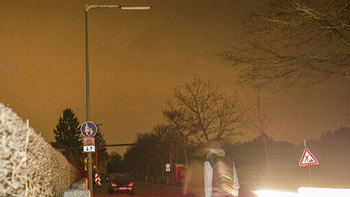Dunkle Straßenlaternen in Lochhausen: Bilder vom Stromausfall am Donnerstagabend. Dunkle Straßenlaternen in Lochhausen: Bilder vom Stromausfall am Donnerstagabend.
