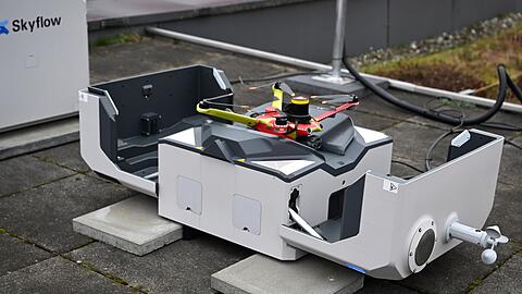 Sie harren in Dockingstations auf zwei M&uuml;nchner Wachen auf ihre Eins&auml;tze.