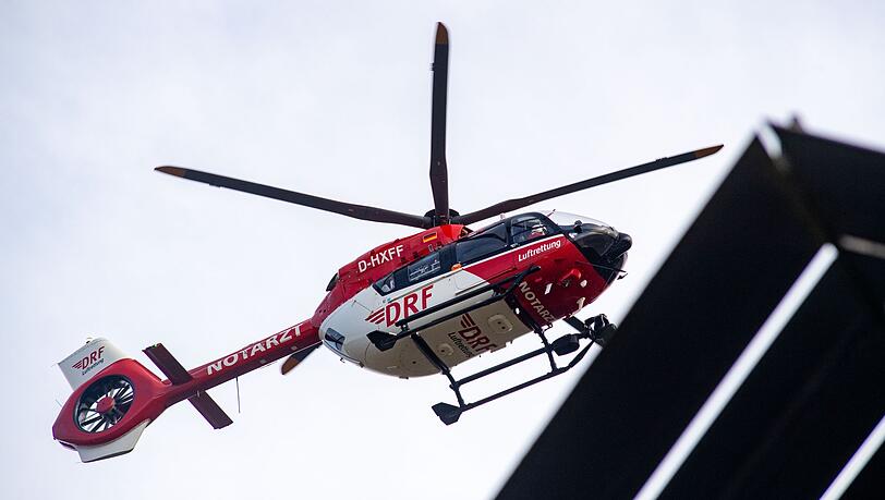 Ein Rettungshubschrauber ist auf der Autobahn gelandet. (Symbolbild)