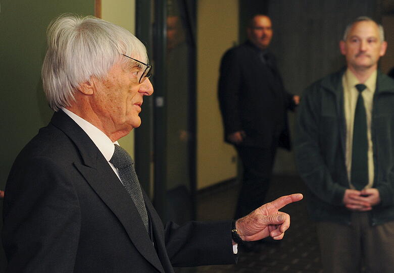 Formel 1-Boss Bernie Ecclestone war zum Prozess gegen Gerhard Gribkowksy als Zeuge geladen. Die Bilder aus dem Münchner Gericht.