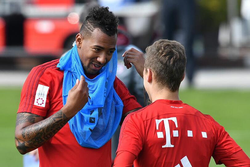Boateng und Kimmich beim lockeren Plausch zwischen den Übungen.
