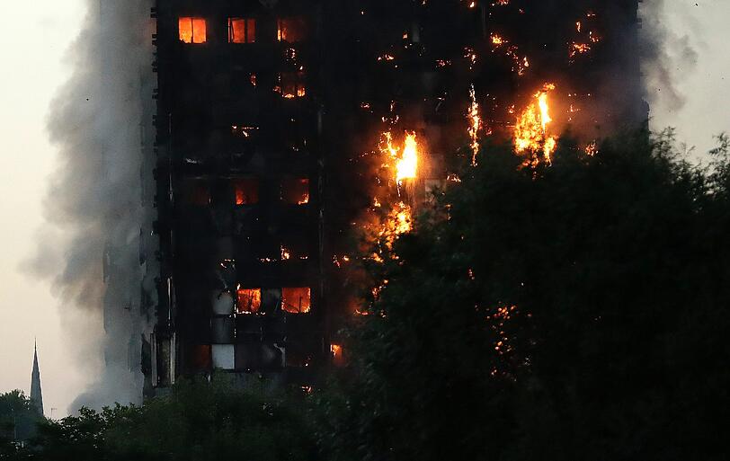 Das Hochhaus brennt vom 2. bis zum 27. Stock, Menschen wurden von den Flammen eingeschlossen - Bilder vom Inferno im Londoner Stadtbezirk Royal Borough of Kensington and Chelsea