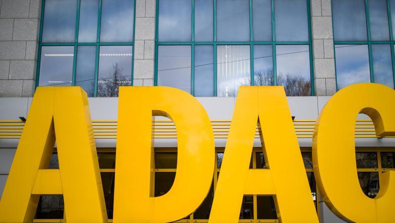 Der Schriftzug des Automobilclubs ADAC.