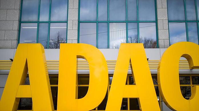 Der Schriftzug des Automobilclubs ADAC.