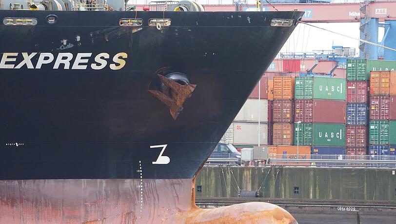 Vier Containerschiffe von Hapag-Lloyd sitzen den Angaben nach noch im Golf fest. (Archivbild)