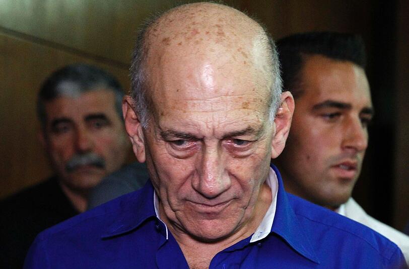 Ehud Olmert nach der Urteilsverkündung im Bezirksgericht in Tel Aviv.