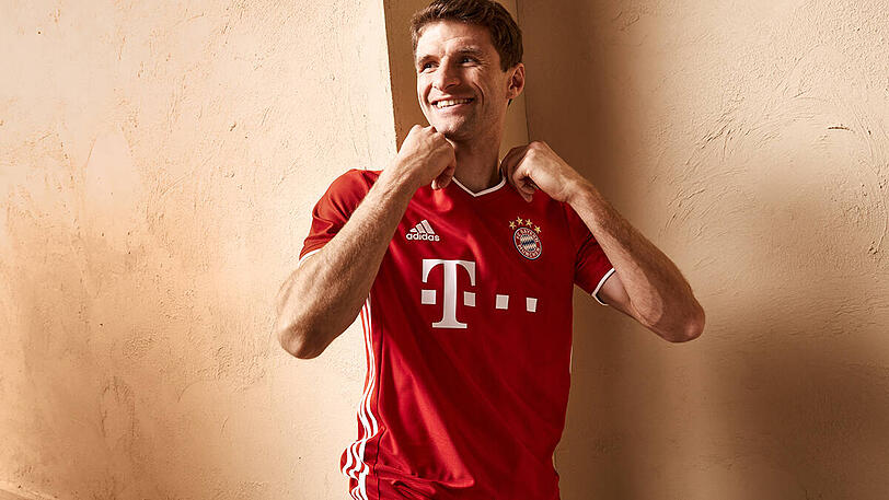Bereits gegen Eintracht Frankfurt wird der FC Bayern in den neuen Trikots auflaufen.