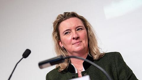 Kerstin Schreyer (CSU), Verkehrsministerin von Bayern, spricht.