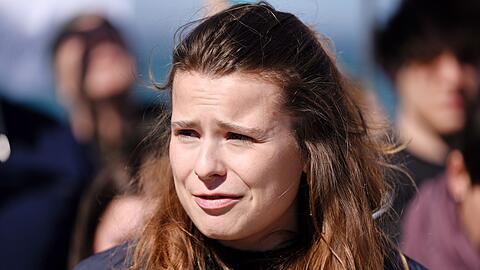 Luisa Neubauer, Klimaaktivistin von Fridays for Future, bei einer Aktion auf der Insel Rügen.
