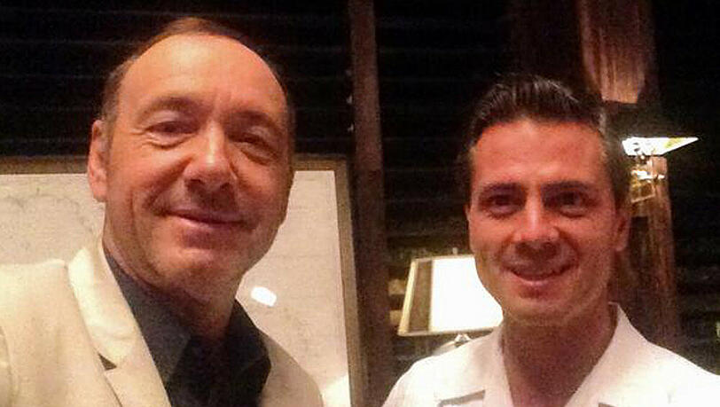Dieses Selfie mit dem mexikanischen Präsidenten Nieto (r.) bringt Spacey Ärger ein Dieses Selfie mit dem mexikanischen Präsidenten Nieto (r.) bringt Spacey Ärger ein