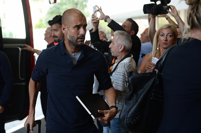 Der FC Bayern bei der Ankunft in Athen.