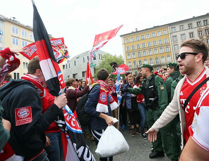 Bilder von der Meisterschaftsfeier des FC Bayern am Marienplatz.
