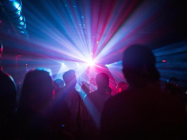 Clubs sehen wegen der Ausbreitung des Coronavirus in ihrer Existenz bedroht.