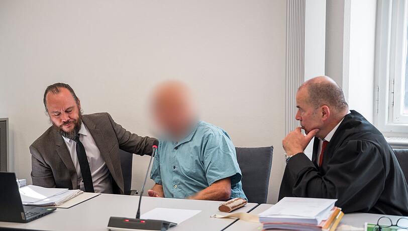 Die Verteidiger des Mannes, Christian Barthelmes (l.) und Thomas Drehsen (r.), hatten für den 74-Jährigen einen Freispruch aus Mangel an Beweisen gefordert. (Archivbild)