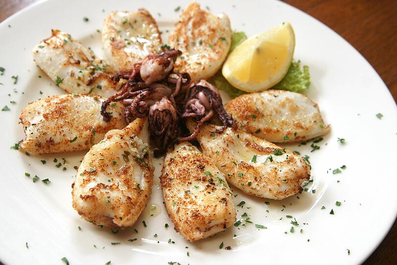 Die Baby-Calamares vom Grill stehen bei vielen griechischen Restaurants in München auf der Karte. Im &bdquo;Mystikon&ldquo; kosten sie 11,50 Euro.