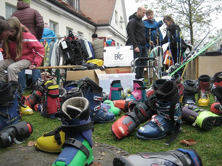 Ein buntes Angebot gibt's beim Alpinflohmarkt.