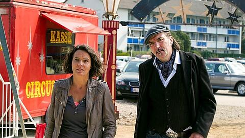 Lena Odenthal (Ulrike Folkerts) und Mario Kopper (Andreas Hoppe) bei den Ermittlungen im Zirkus Burani