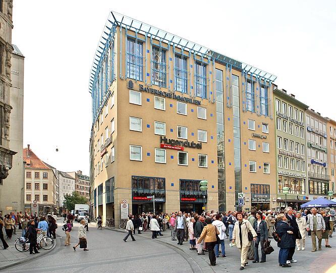 Umstrittene Optik: Das "Hugendubel-Haus" im Jahre 2003.