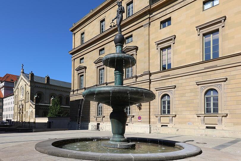 Der Kronprinz-Rupprecht-Brunnen hinter der Residenz ist von 1961.