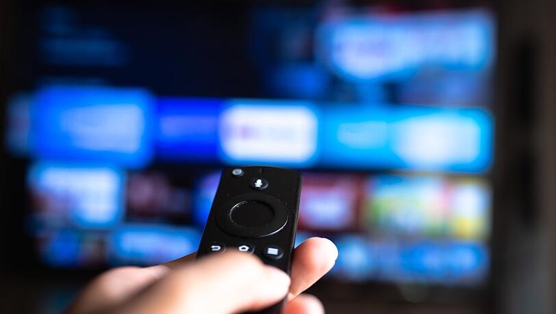 Wer einen älteren Fernseher besitzt, muss ihn für smarte Funktionen nicht gleich ersetzen.