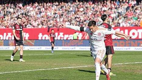 D&uuml;sseldorfs Shinta Appelkamp jubelt nach seinem Tor zum 1:0.