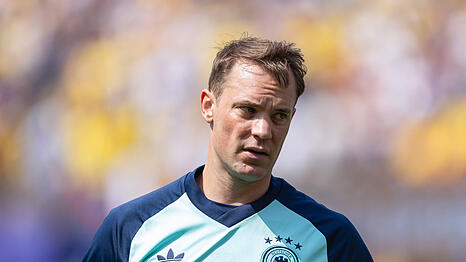 Im Spiel gegen Ecuador gingen Manuel Neuer zwei B&auml;lle ins Tor.