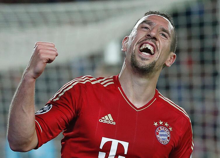 Franck Ribéry: 100 Prozent. Ja, ist denn schon Finale? Der Franzose als Antreiber gegen Gladbach. Er rannte, kämpfte und traf (zwei Tore, zwei Vorlagen), als wäre es die Dortmunder Borussia. Der beste Spieler der Bundesliga-Saison hat zum genau richtigen Zeitpunkt seine Bestform. Status: Kann es kaum erwarten &ndash; Vollstrom.